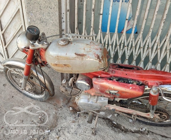 فروش موتور سیکلت هوندا CBR 1100 مدل 1366 در اصفهان