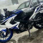 فروش موتور سیکلت آر اس ۲۰۰ Rs سفید آبی اسپیشیال
