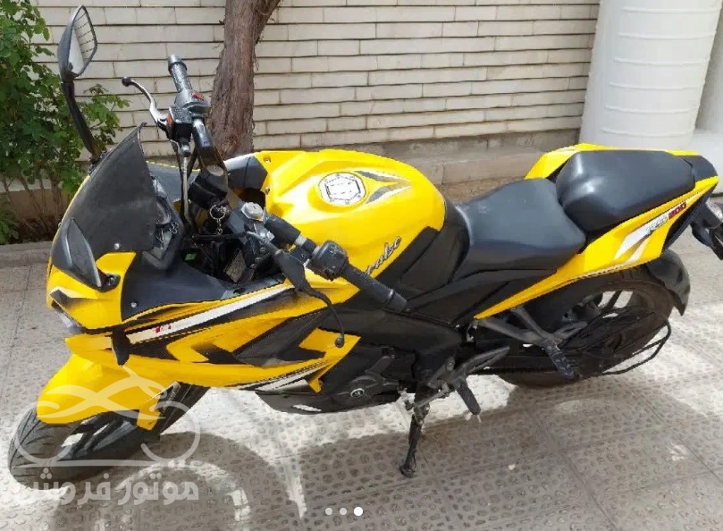 فروش موتور سیکلت باجاج پالس RS 200 در اصفهان