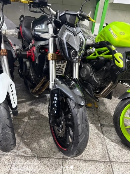 فروش موتور سیکلت بنلی 300 دو سیلندر در اصفهان