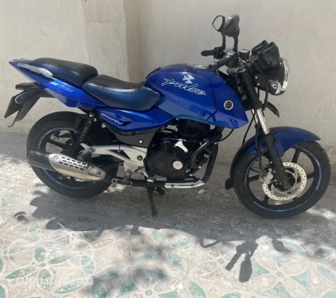 فروش موتور سیکلت باجاج پالس 180 در مرکزی