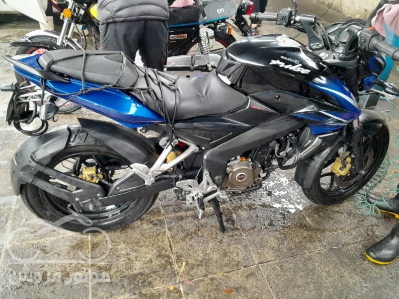 فروش موتور سیکلت باجاج پالس NS 200 در اصفهان