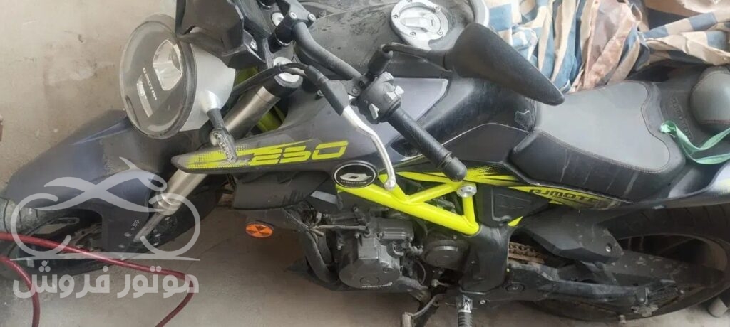 فروش موتور سیکلت کیو جی جفت سیلندر 300 در کرمانشاه